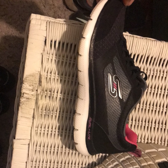 Size 7 Skechers air-cooled memory foam shoes - Picture 2 of 4